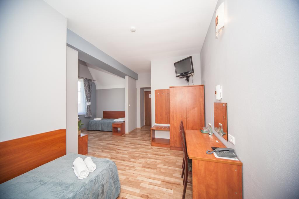 Hotel Ada Wiekszyce Dış mekan fotoğraf
